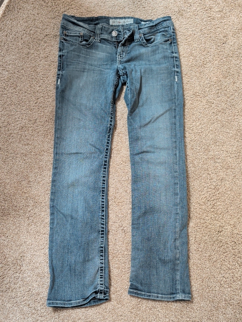 Buckle Women's Boot-Cut Jeans in Medium Blue